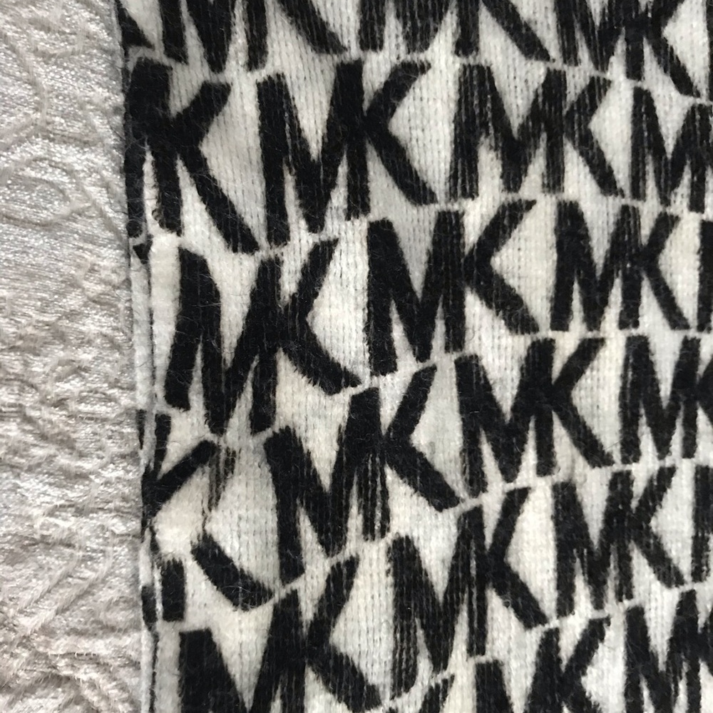 Michael Kors Infinity Scarf - Picture 4 of 6